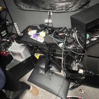 Quería jugar a Overwatch, pero su gato tenía otros planes. Cuando volvió del trabajo se encontró su PC Gaming destrozado