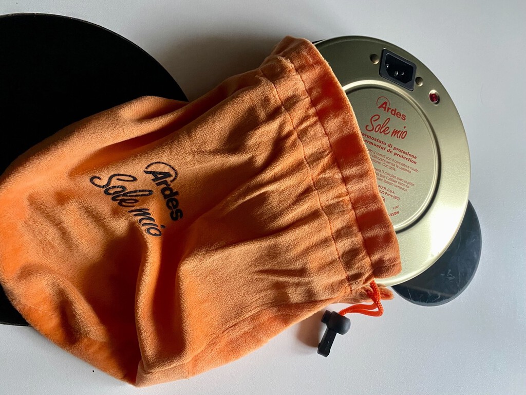 Este pequeño aparato es mi secreto para no pasar frío en casa y ahorrar luz. Tres minutos enchufado y genera calor varias horas