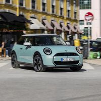 Dos MINI quedaron convertidos en chatarra y terminaron coronados como los reyes de la seguridad en Europa