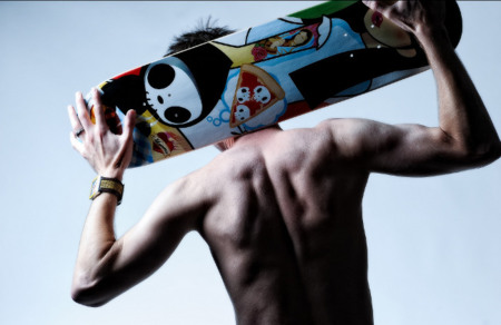 Trabaja tus músculos en casa usando tu viejo skate
