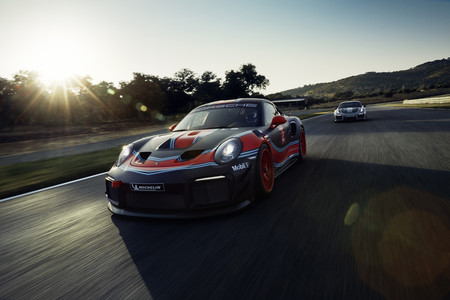 Porsche 911 GT2 RS Clubsport: la bestia de los 911 ya tiene su versión de carreras, también de 700 CV