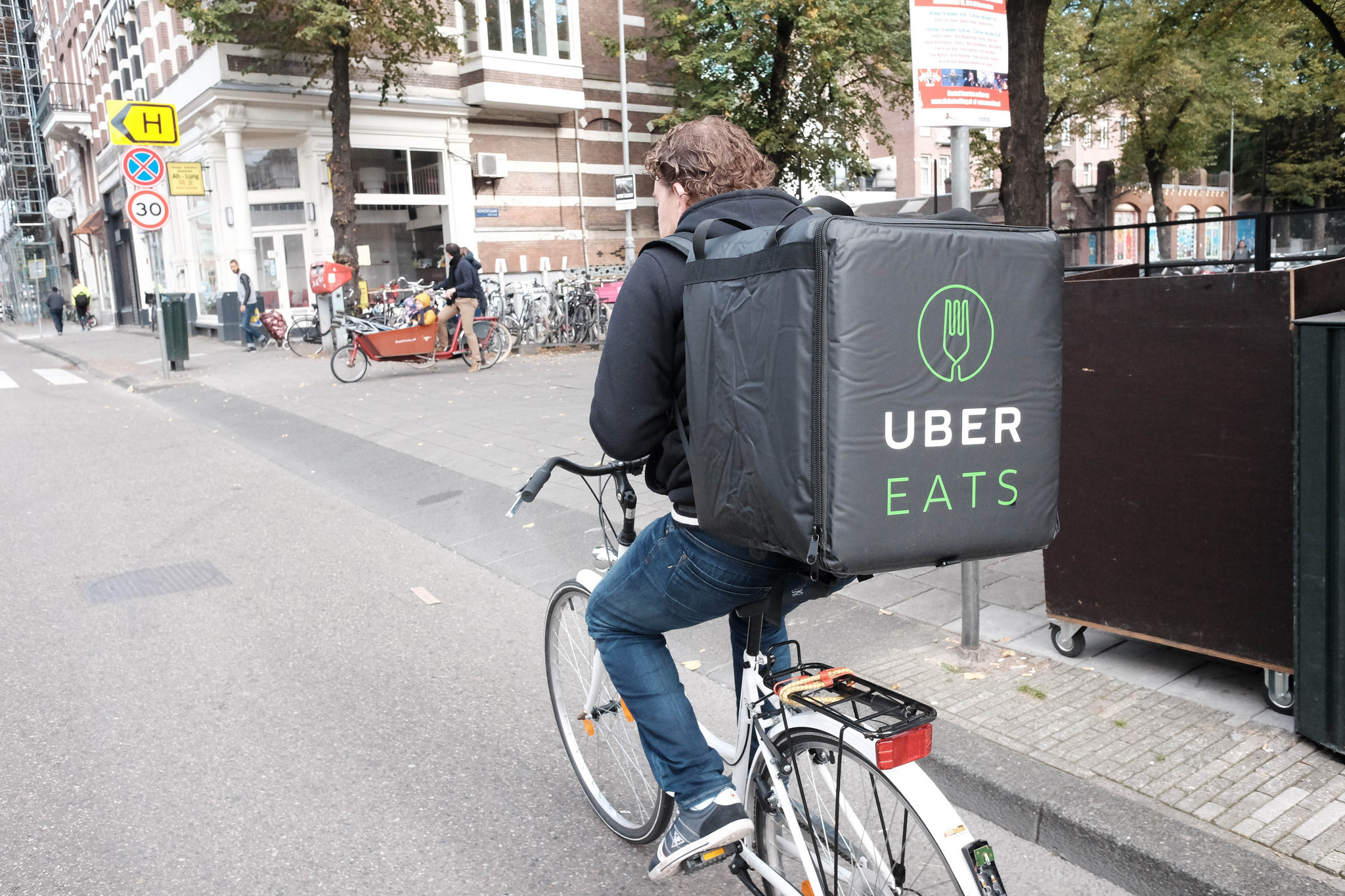 UberEATS vuelve a España estas son sus armas y lo que necesita para