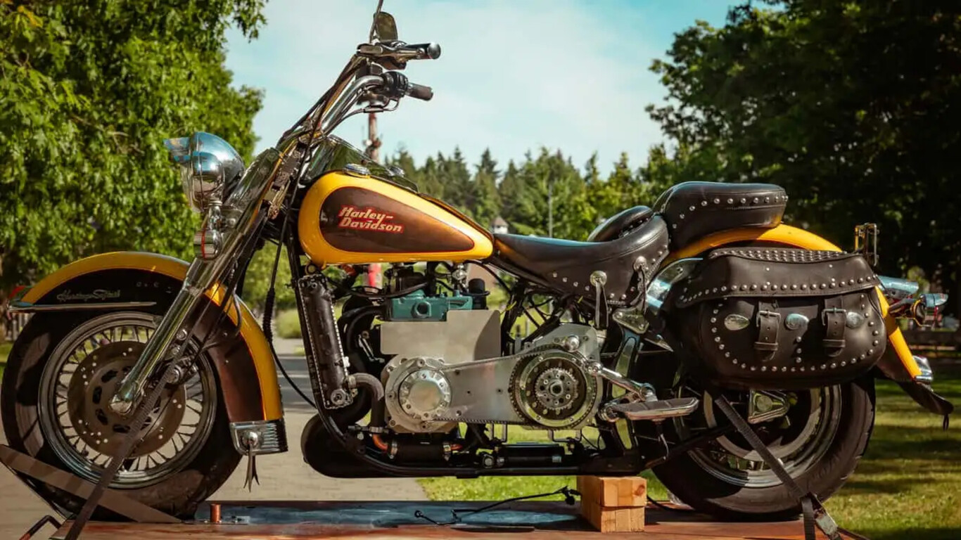 Elle bricole nue 1545 videos.