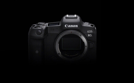 Canon EOS R5, se anuncia la mirrorless de formato completo más rápida de la casa, con estabilizador integrado y vídeo 8K
