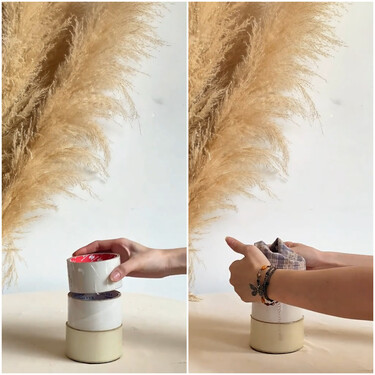 No lo sabía, pero si reutilizamos los rollos de cinta adhesiva acabados y un retal de tela, podemos hacer este práctico organizador para la cocina 