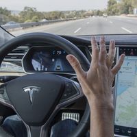 Elon Musk quiere que te aburras conduciendo en 2019 con Teslas 100% autónomos y túneles inteligentes