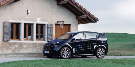Mientras conduces tu coche se cargará con energía solar, es la start-up de Sono Motors