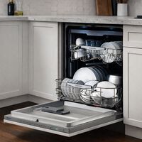 Si tus vasos pierden brillo en el lavavajillas, el culpable suele estar en el grifo: así se corrige sin cambiar de pastilla