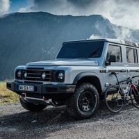 La fábrica de coches eléctricos de Daimler ya tiene dueño: Ineos fabricará en Hambach su 'copia' del Land Rover Defender