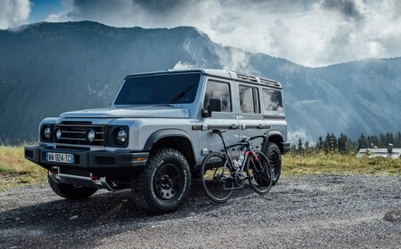 La fábrica de coches eléctricos de Daimler ya tiene dueño: Ineos fabricará en Hambach su 'copia' del Land Rover Defender