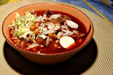 Cuántos chiles se necesitan para condimentar la salsa de pozole rojo para 10 personas