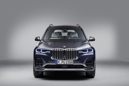 BMW X7 frontal estático