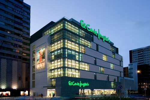 Tommy Hilfiger a mitad de precio: El Corte Inglés se deshace hoy de todo su stock de prendas con una liquidación en su outlet 