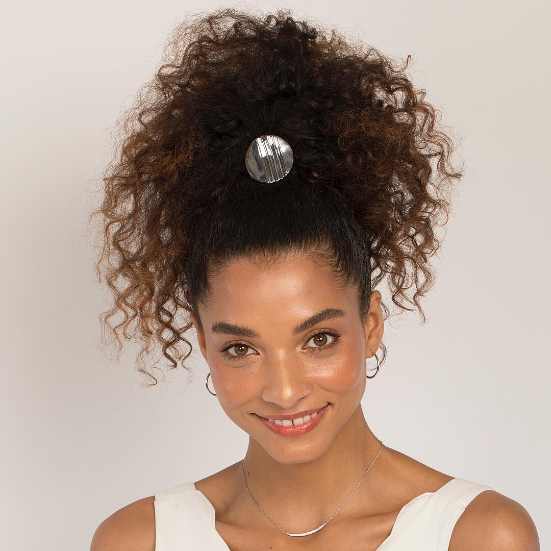 Siete peinados fáciles y rápidos para pelo rizado que tienen muchísimo ...