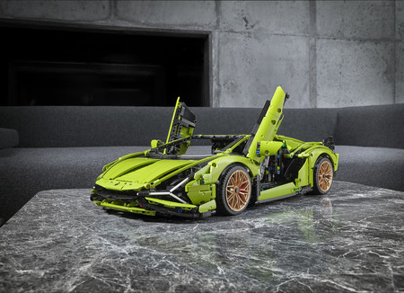 El Lamborghini Sián FKP 37 de LEGO es un objeto del deseo que todos queremos en la repisa de nuestra casa