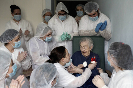 El 98 cumpleaños de una anciana durante la pandemia hace acreedor a Brais Lorenzo del premio Ortega y Gasset de fotografía 2021