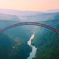 El puente con el mayor vano de acero ha completado su reto más difícil. Y está en China, claro