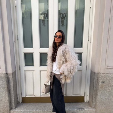 Las nuevas Nike en color miel que hacen la competencia a los botines marrones para ir a la oficina 