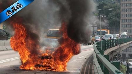 Dolorpasión™: Se incendia Ferrari FF en Hong Kong