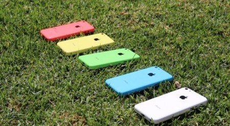El posible iPhone 5C aparece en vídeo en cinco colores distintos