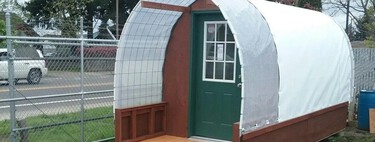 Essa cidade descobriu uma solução inesperada para ajudar pessoas em situação de rua: construir cabanas super baratas em poucas horas