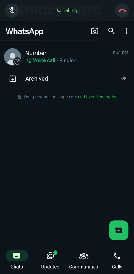 Android 用 WhatsApp の最新ベータ版で利用可能な新しい通話インターフェイスのスクリーンショット。上部には、通話をミュートしたり切断したりするためのボタンを備えた新しいバーが表示されます。画像 | WAベータ情報