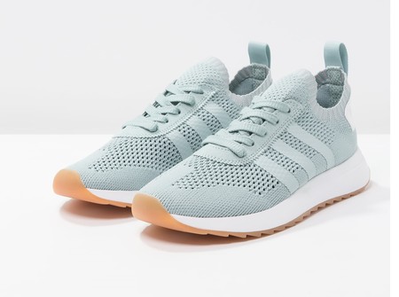 Zalando rebaja a 47,95 euros las zapatillas deportivas Flashback Primeknit de Adidas en gris. Envío gratis