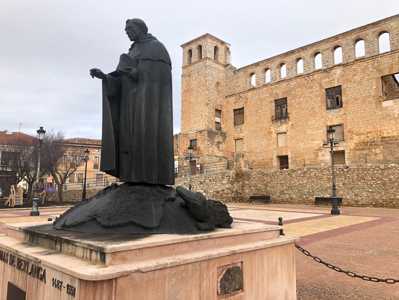 La Colegiata de Santa María del Mercado, en Berlanga de Duero (y el caimán)