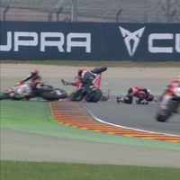 Leon Camier no podrá disputar la segunda manga en MotorLand tras sufrir este escalofriante accidente