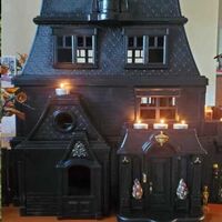 De casas de muñecas a mansiones embrujadas: una idea creativa para decorar en Halloween