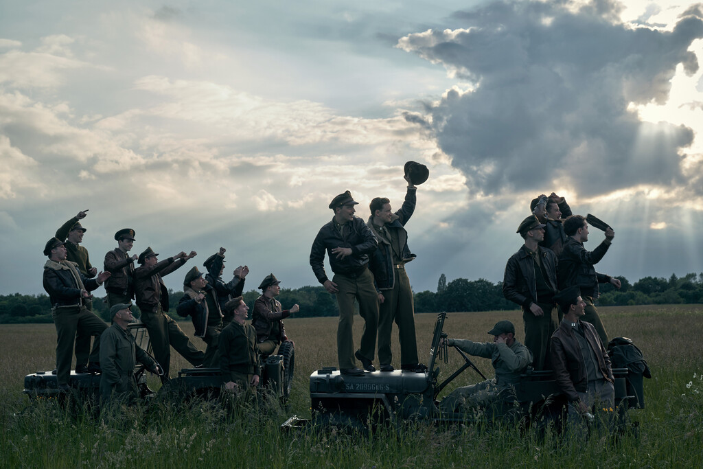 Spielberg quiere repetir el hito de 'Hermanos de sangre' con la nueva miniserie de Apple TV+: 'Los amos del aire' apunta al cielo Spielberg quiere repetir el hito de 'Hermanos de sangre' con la nueva miniserie de Apple TV+: 'Los amos del aire' apunta al cielo