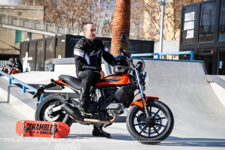 Scrambler Ducati Sixty2 050