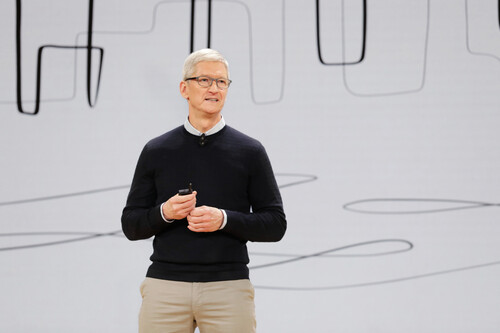 Apple Chicago Wrapup Tim Cook Welcomes Keynote Audience To Lane Tech College Preparatory High School 03272018