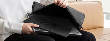 Para viajar no me llevaría un soporte para MacBook enorme. Prefiero uno como este: se pliega y solo tiene cuatro milímetros de grosor 