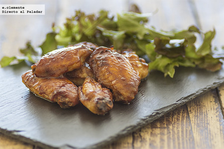 Alitas de pollo laqueadas con salsa hoisin y sirope de arce. Receta