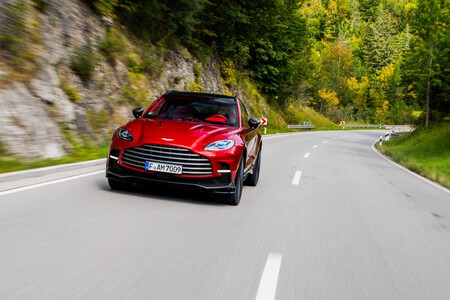 Aston Martin DBX707 frontal