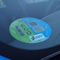 No compres la etiqueta de la DGT en esta web: es un fraude y nunca te llegará la pegatina