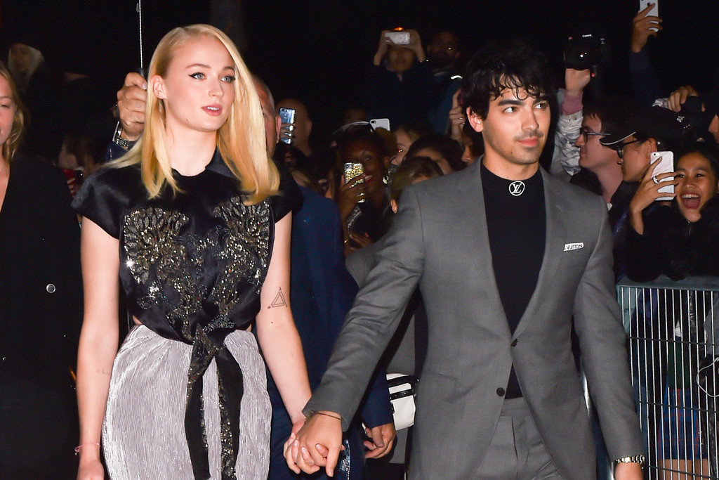 Y tras dos años de relación, por fin, Sophie Turner y Joe Jonas posan juntos en una alfombra roja 