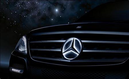 La estrella de Mercedes-Benz tendrá sistema de iluminación propio