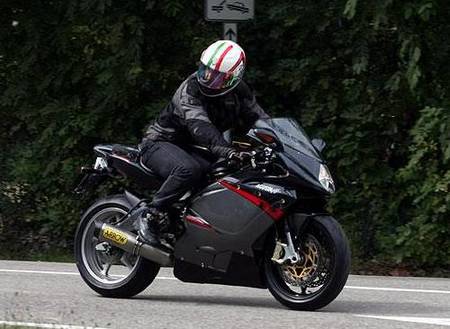 Rumor: MV Agusta F3 tricilíndrica