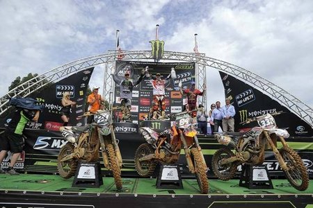 Podium MX2
