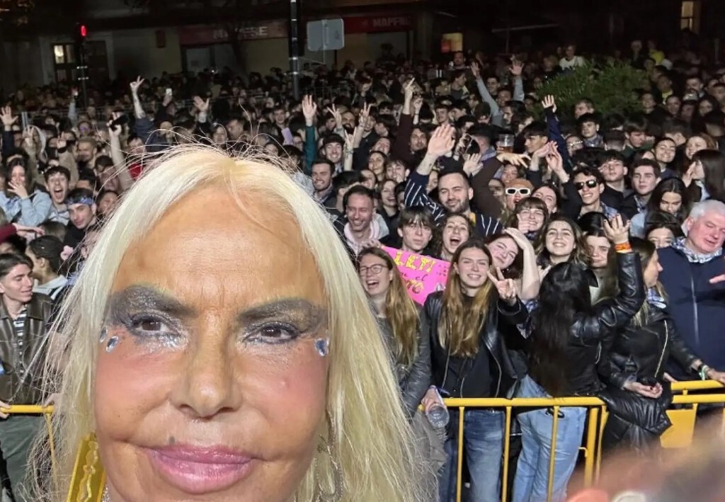 Leticia Sabater ya no es un artefacto nostálgico, sino una artista transgeneracional: la mayoría de su público es muy joven 