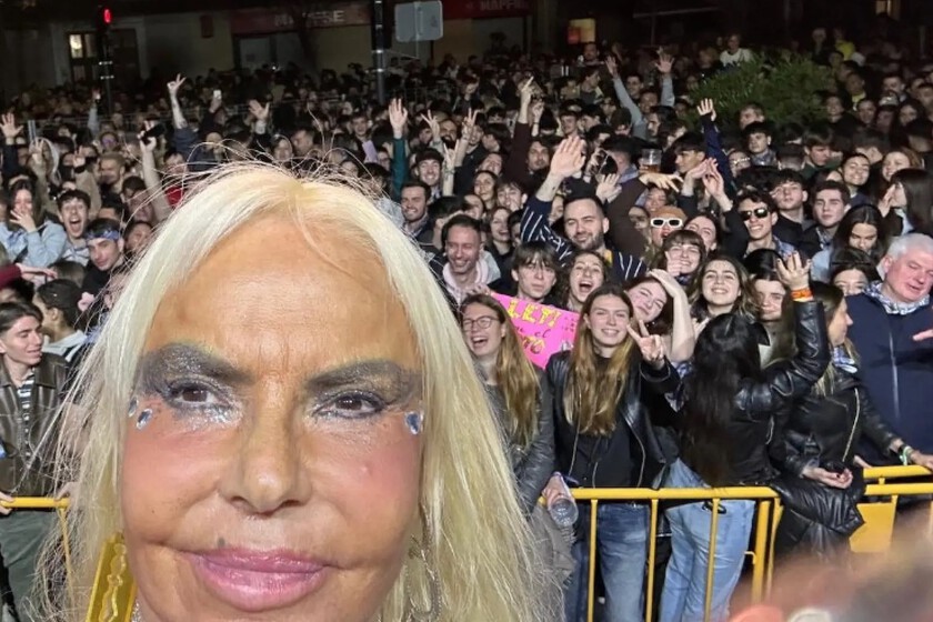 Leticia Sabater ya no es un artefacto nostálgico, sino una artista transgeneracional: la mayoría de su público es muy joven