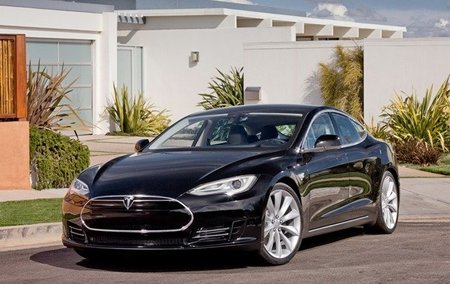 Elon Musk apuesta un millón de dólares por el Tesla S