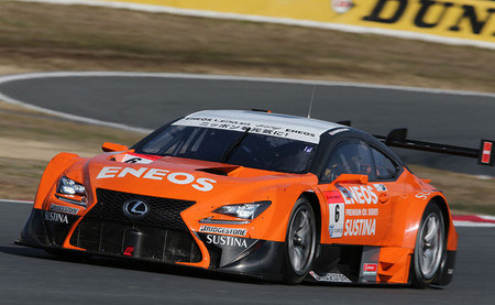 Lexus lanza el guante a Nissan en el primer día de pruebas del Super GT en Fuji