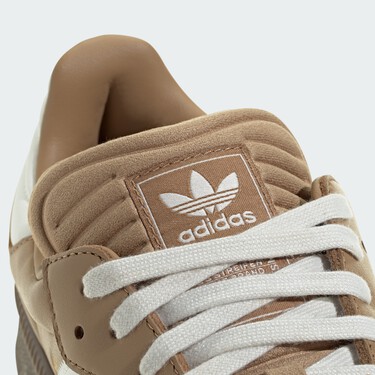 Adidas ha rebajado las Samba más modernas color dulce de leche que combinan con todo y son súper cómodas 