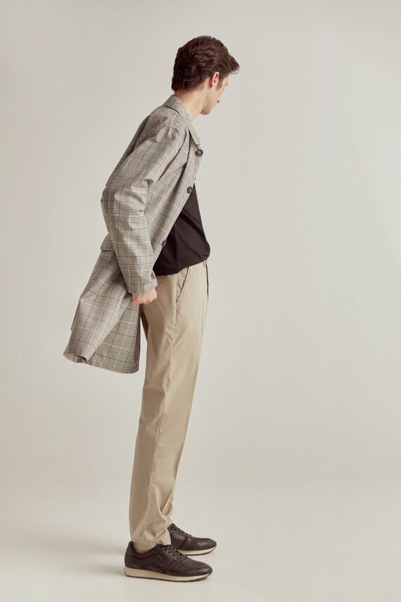 Gabardina gris a cuadros de botonadura simple