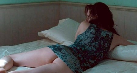 Bueno, bueno... que Kristen Stewart saca su lado más porno y enseña culo y lo que no es culo