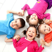 Cómo ayudar a tus hijos a tener amigos, según la Universidad de Harvard