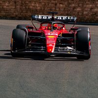 Charles Leclerc sorprende a Max Verstappen para darle a Ferrari la primera pole de la temporada en Bakú